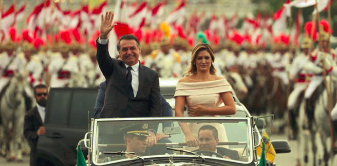 Passeig triomfal del Bolsonaro després de jurar el càrrec com a president