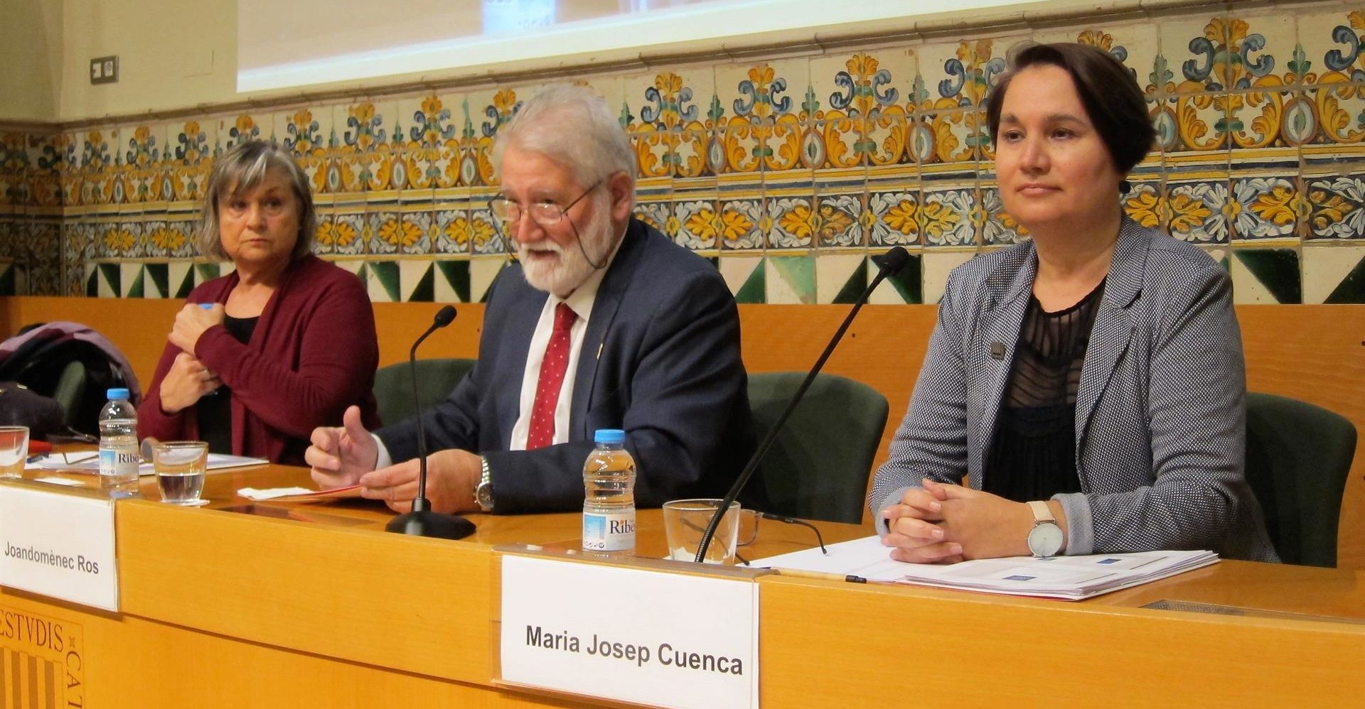 Teresa Cabré, presidenta de la Secció Filològica; Joandomènec Ros, president del IEC, i Maria Josep Cuenca, directora del projecte.