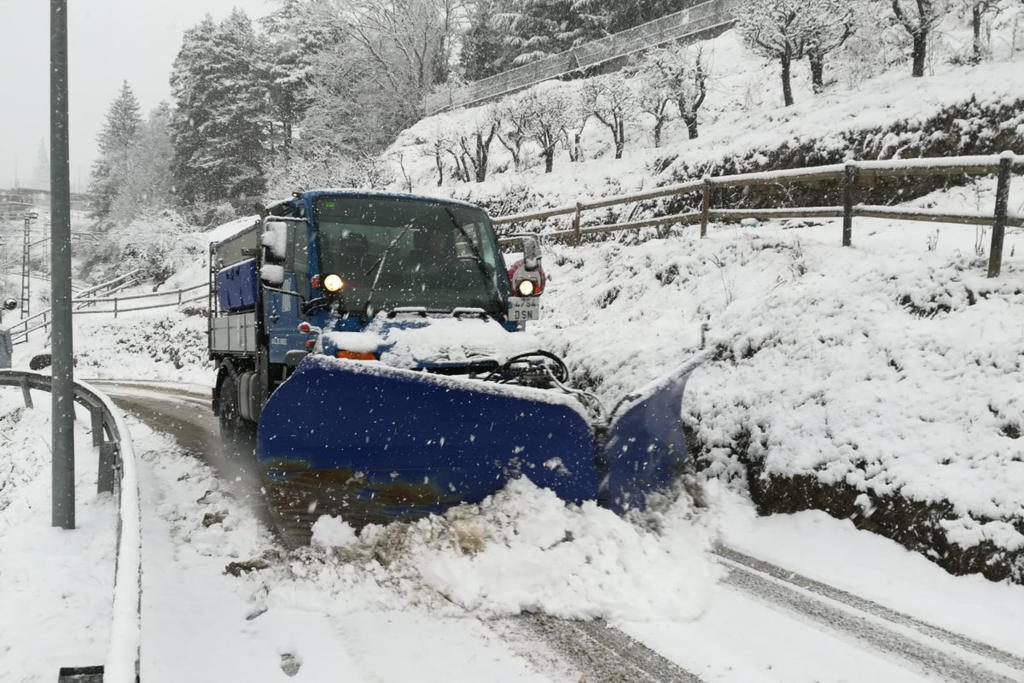 Protecció Civil recomana d’avançar la tornada de vacances per la previsió de neu a cotes baixes