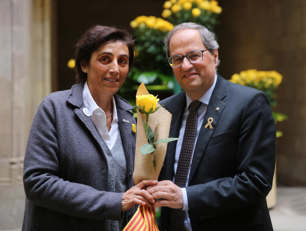 El president Quim Torra i Carola Miró, amb una rosa groga el dia de Sant Jordi del 2019 (fotografia: ACN).