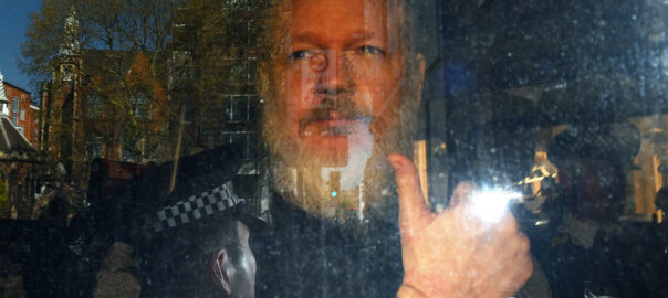 pressio extradicio assange suecia