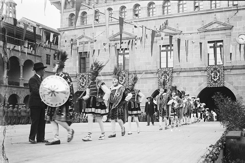 Els Tornejants de Sueca al Poble Espanyol de Barcelona. Exposici Universal de 1929. Fotografia: Sagarra i Torrents