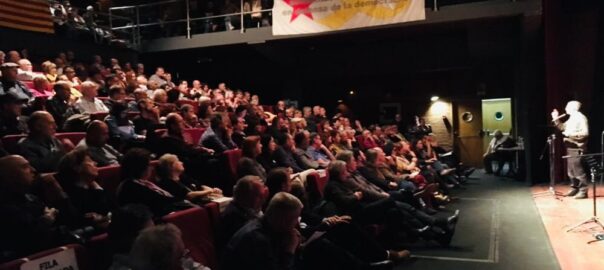 Membres de Solidaritat i República País Valencià, en un acte a l'Estació del Nord de València.