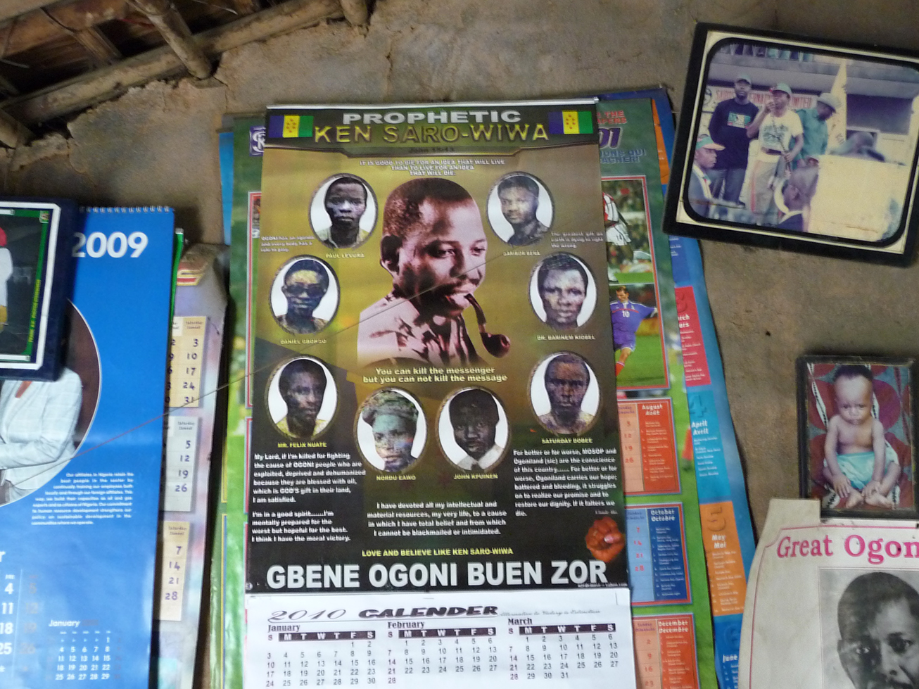 Calendari en record dels Ogoni Nine i Ken Saro-Wiwa (fotografia: Xavier Montanyà).