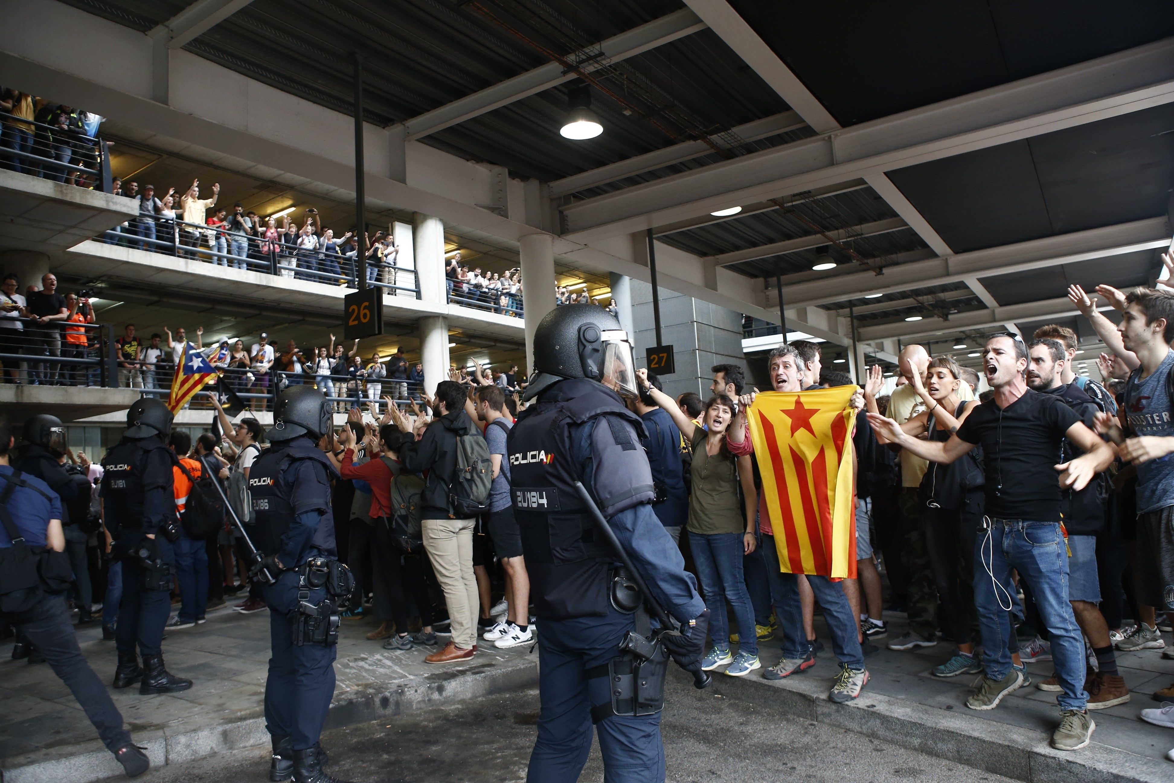 Manifestació a l'aeroport de Barcelona el 14 d'octubre de 2019 en resposta a la sentència del procés (fotografia: EFE / Quique García).
