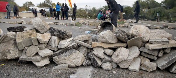 Tall de la AP-7 a Salt (Foto: Albert Salamé)