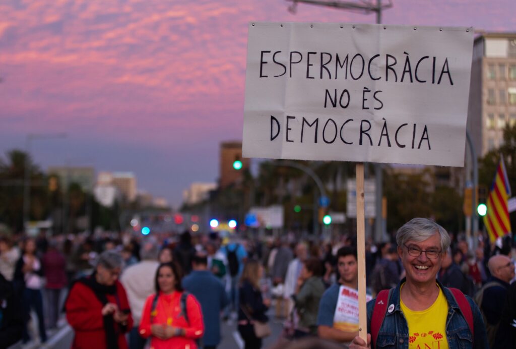 Manifestació contra els actes de la Fundació Princesa de Girona