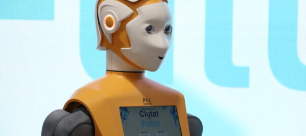 Pla curt del robot 'Adri' presentat a l'estand Smart Catalonia de l'Smart City World Congress, el 19 de novembre del 2019.