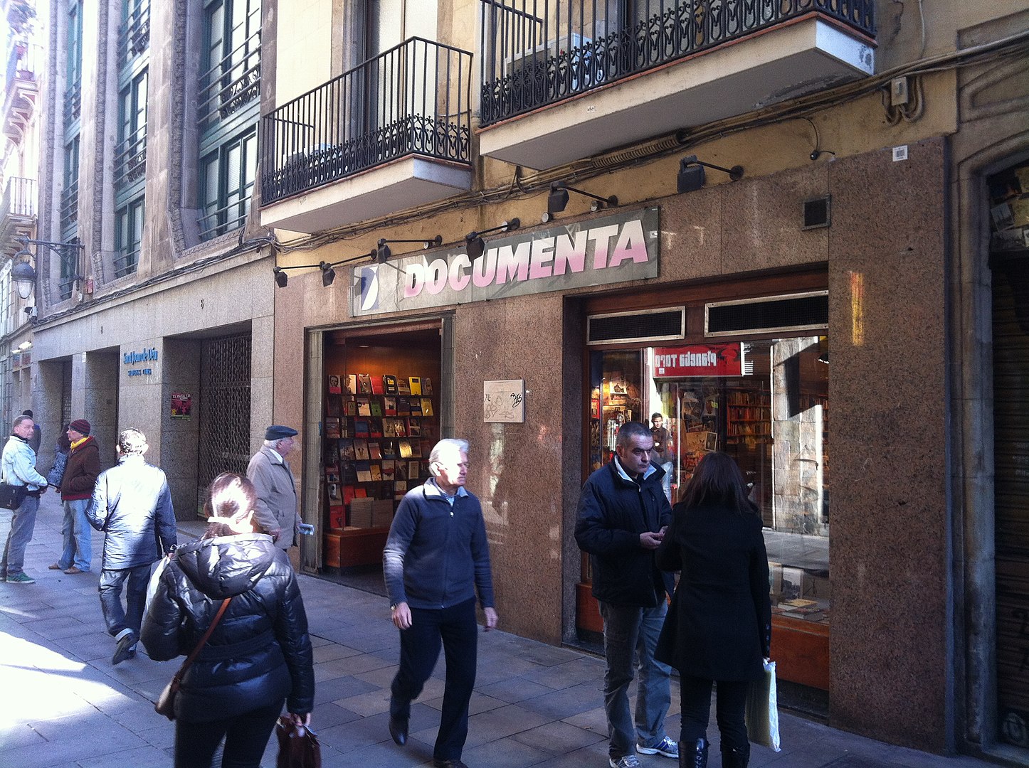 Façana de l'antiga llibreria Documenta (fotografia: Wikimedia Commons).