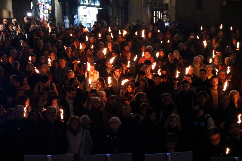 Les marxes de torxes de Nadal tornen a Barcelona i Lleida per reclamar la fi de la repressió