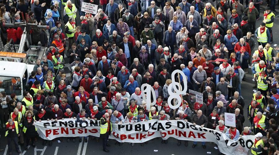 Manifestació massiva a Bilbao, on han participat 50.000 persones. Fotografia: EFE/Luís Tejido