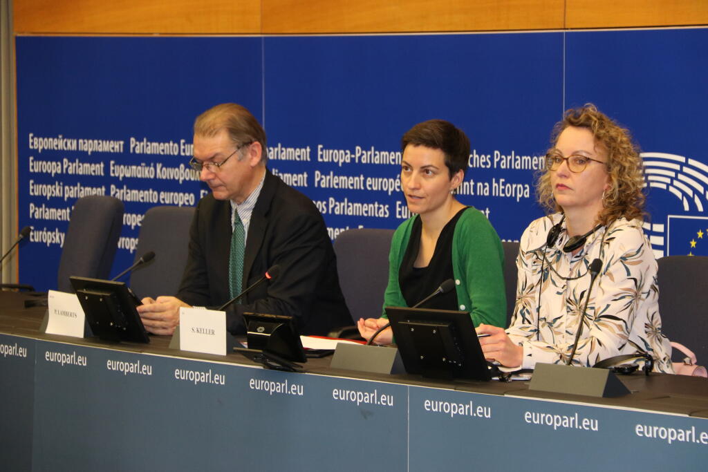 Philippe Lamberts (esquerra) i Ska Keller (centre) la setmana passada al Parlament Europeu (fotografia: ACN).