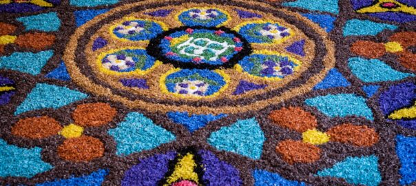 Catifa de flors a l'església de Sant Ramon de Penyafort de Barcelona