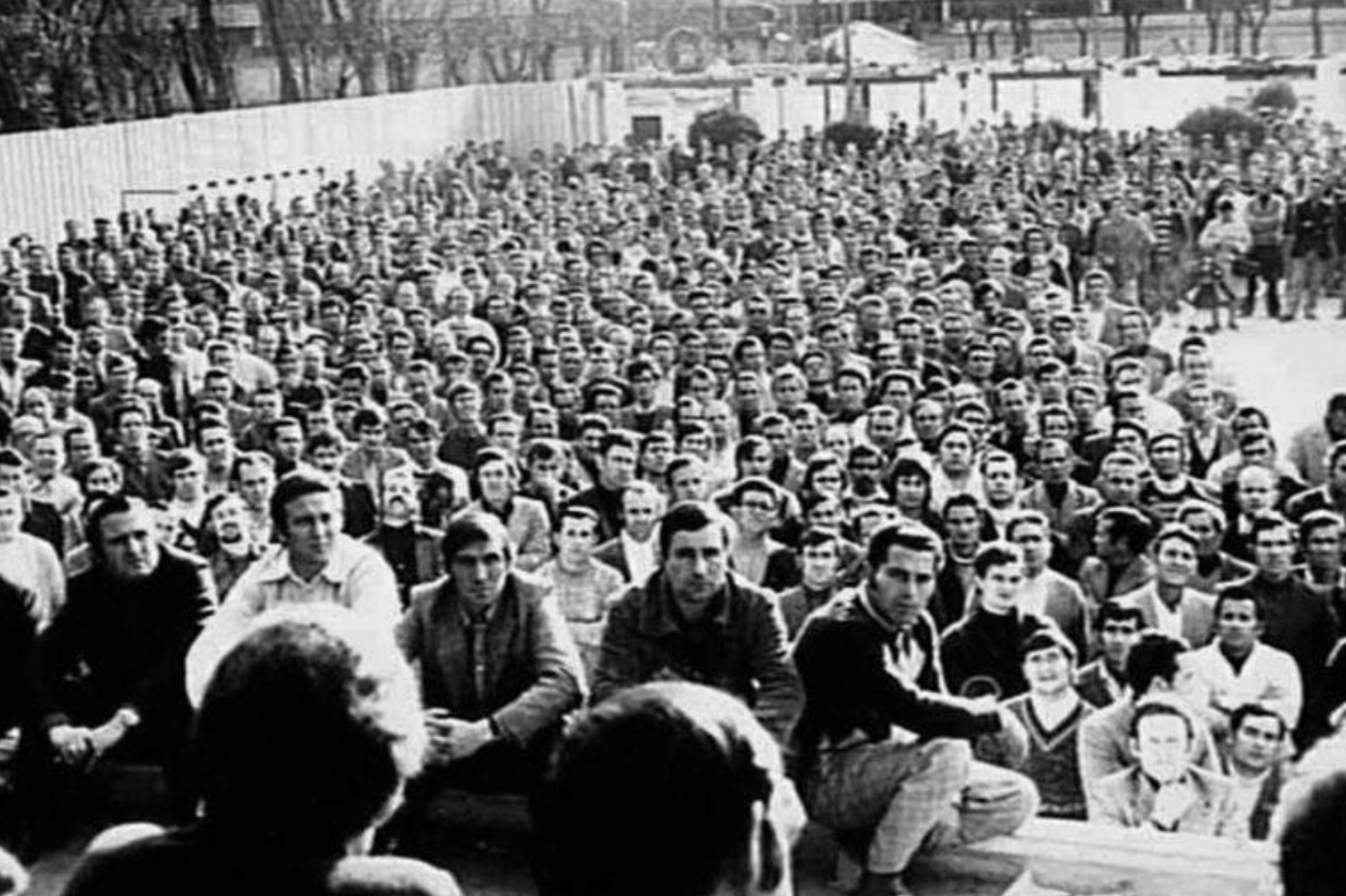 Assemblea de treballadors de Roca Radiadores, durant la vaga del 1976-1977.