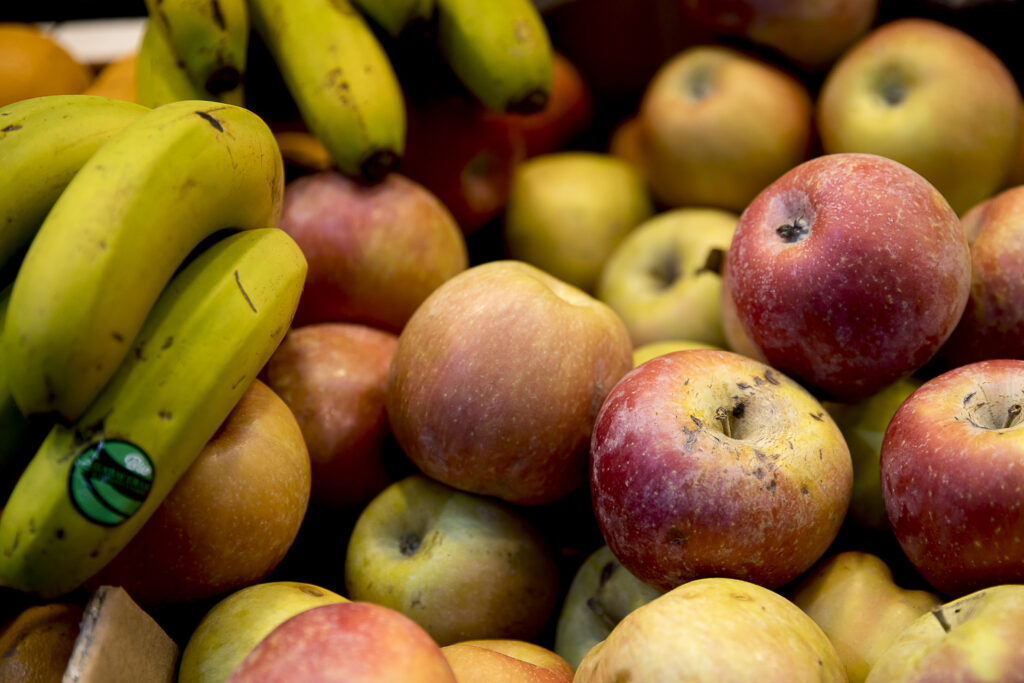 De debò que és més saludable pelar la fruita i la verdura?