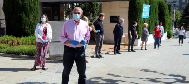 L'alcalde de Sant Andreu de la Barca en primer terme amb la resta de membres del govern