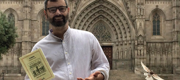 Amadeu Carbó davant la Catedral de Barcelona