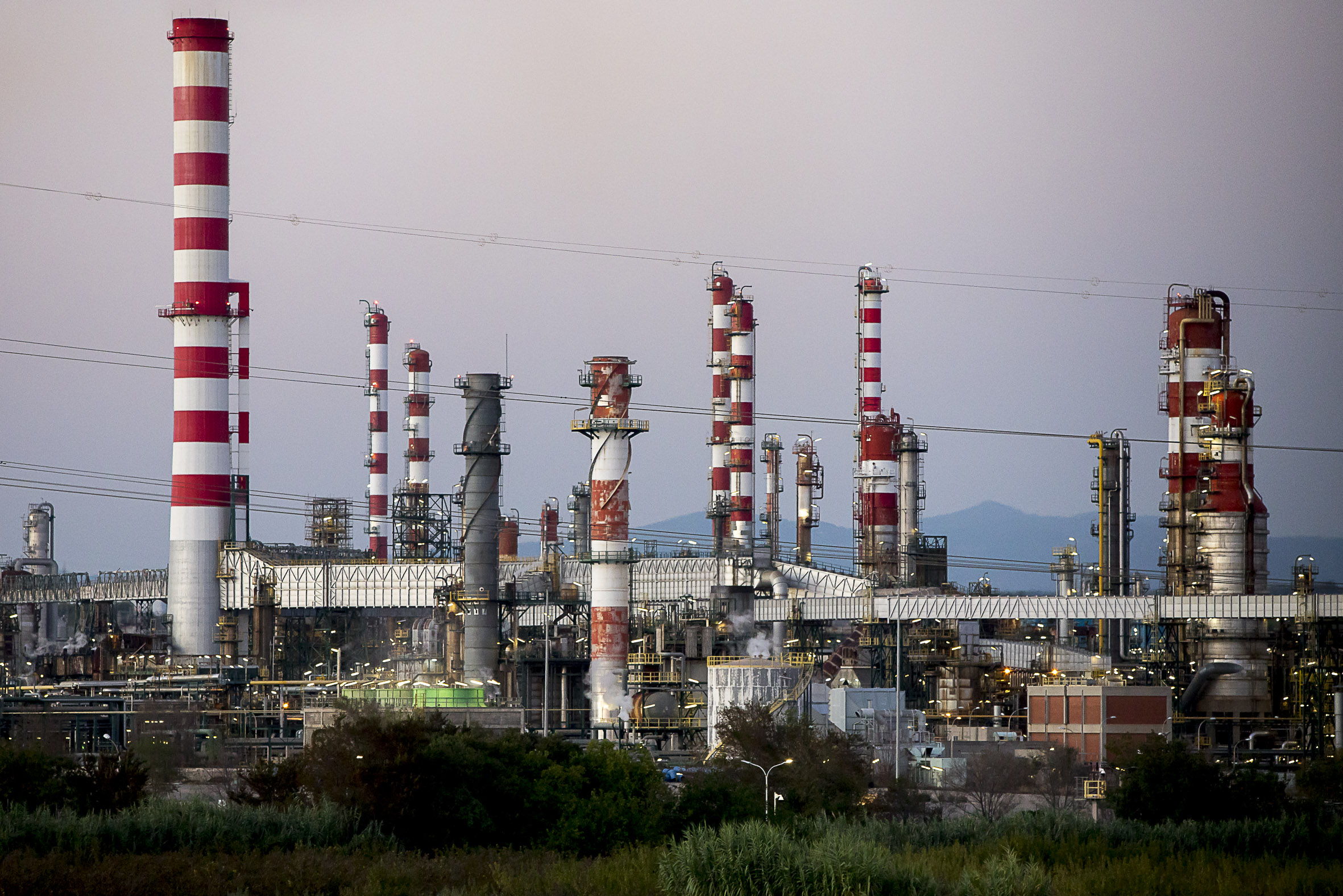 El polígon de Constantí, un del complex petroquímic del Camp de Tarragona (fotografia: Albert Salamé).