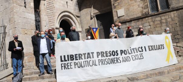 Presenten en públic el ‘crit de denúncia’ contra la inhabilitació de Torra
