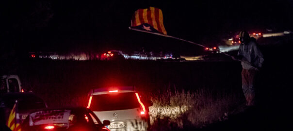 Columna de cotxes al voltant de Lledoners