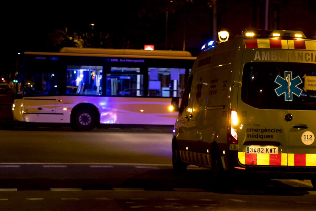 Un home ha mort apunyalat en un autobús nocturn a Castelldefels