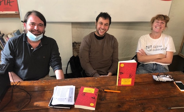 D'esquerra a dreta: els editors Ricard Planas, Ramon Mas i Eugènia Broggi.