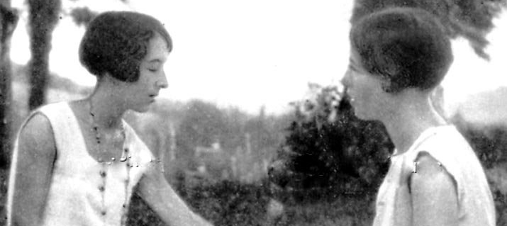 Élisabeth 'Zaza' Lacoin i Simone de Beauvoir a Gagnepan, 1928, (c) Association Élisabeth Lacoin.