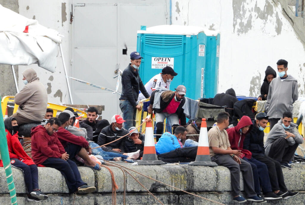 Imatge d'arxiu de més de dos mil immigrants i refugiats descansen al port d’Arguineguin, a l’illa de Gran Canària.