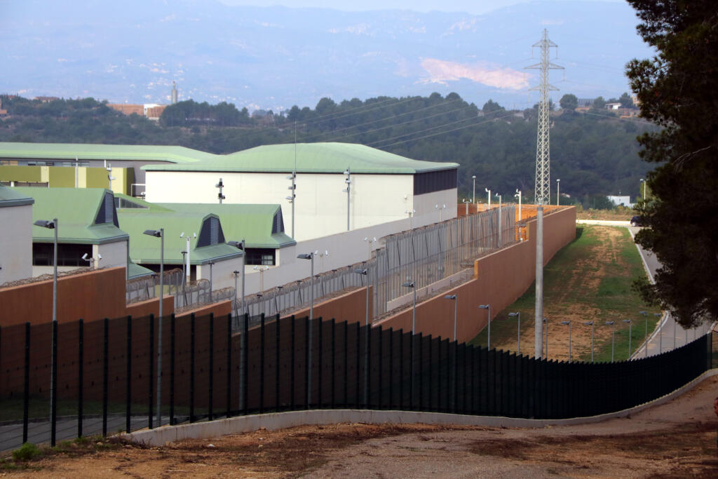 Pla obert de franges i vies perimetrals del centre penitenciari de Mas d'Enric (fotografia: ACN).