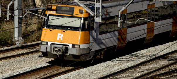 Imatge d'arxiu d'un tren de rodalia de Catalunya (fotografia: Albert Salamé).