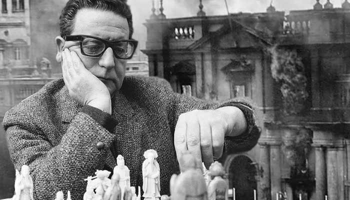 Allende era un bon jugador d'escacs.