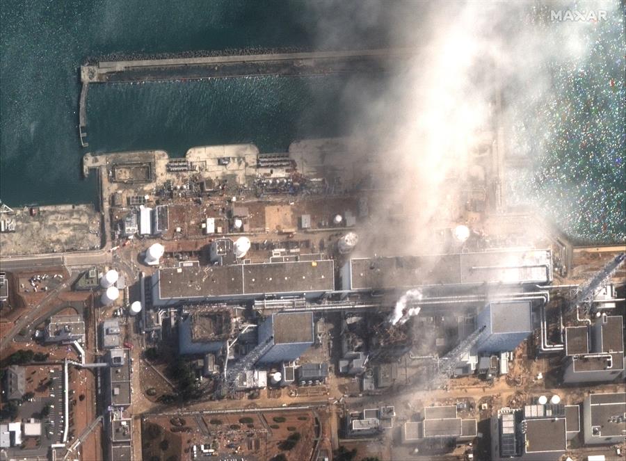 La central nuclear de Fukushima, just després de l'explosió, l'11 de març de 2011