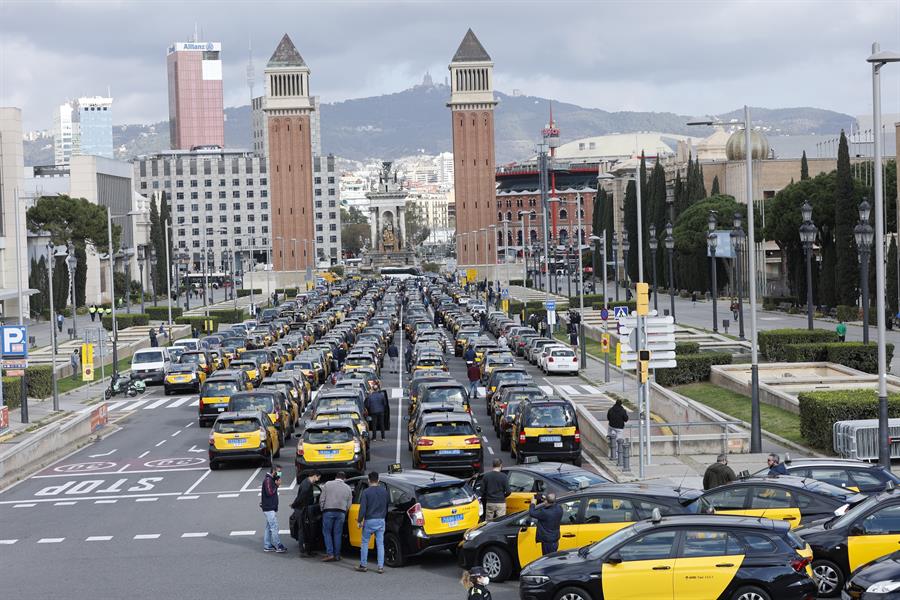 La marxa lenta dels taxitstes contra Uber, el 18 de març passat