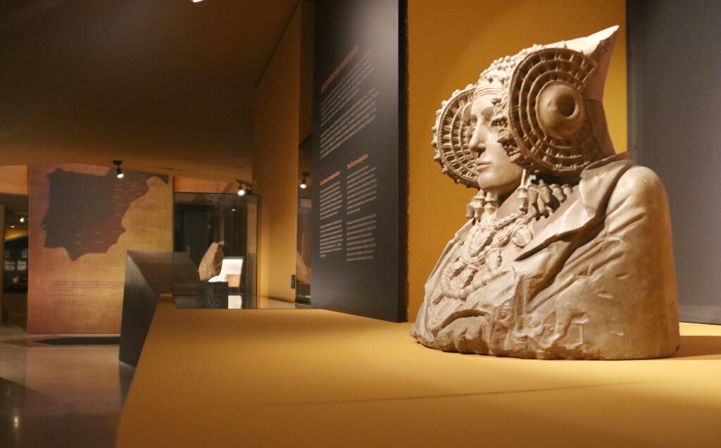 Per què van impedir el trasllat de la Dama d’Elx i callen amb les pintures de Sixena?