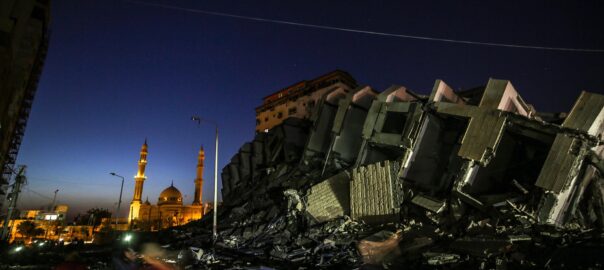 La Torre Hanadi, l'edifici més alt de Gaza, destruïda per un atac de l'aviació israeliana.