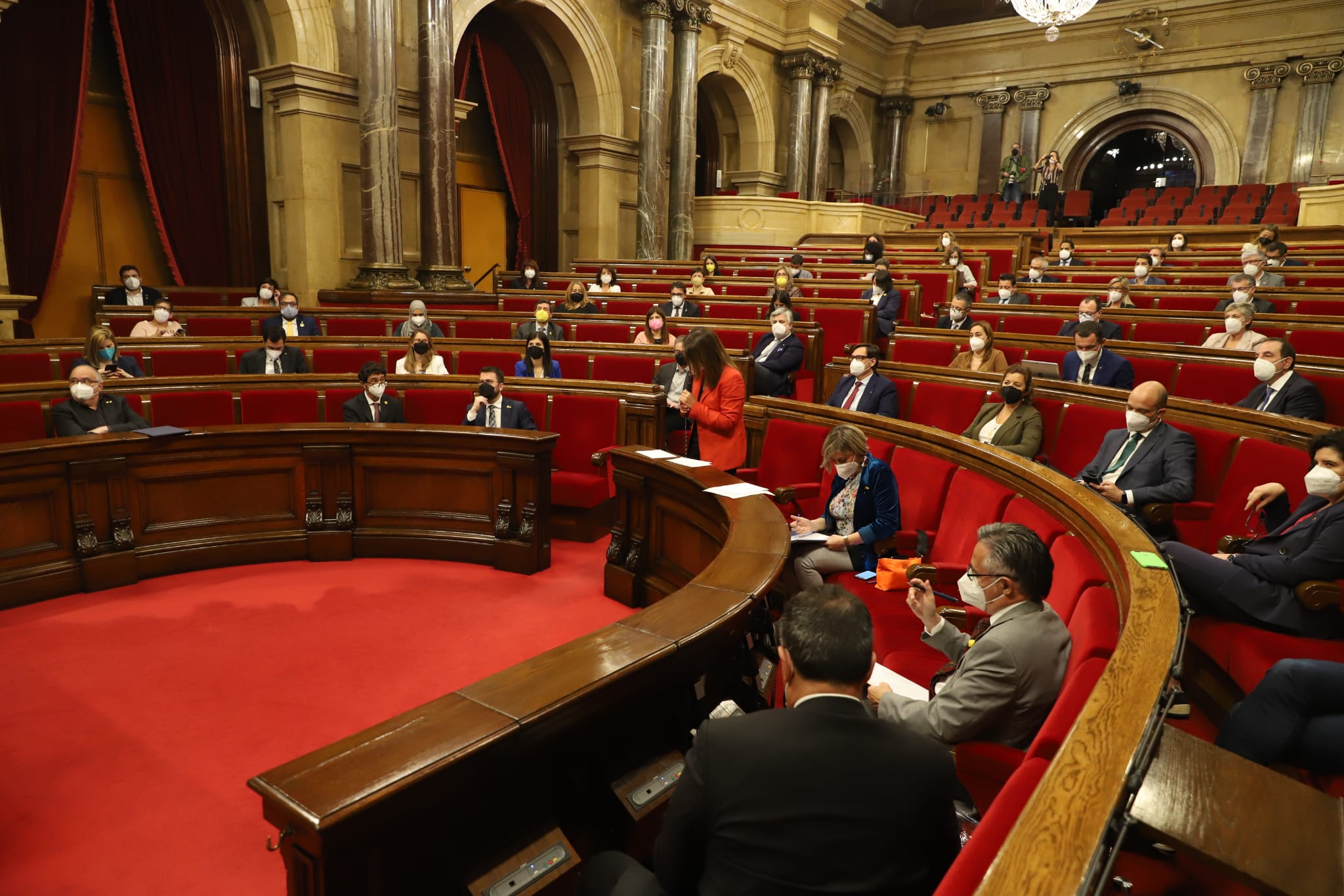 Un parlament amb rècord de diputades on, com en tants altres àmbits, el càrrec més alt l'ocupa un home (fotografia: Albert Salamé)