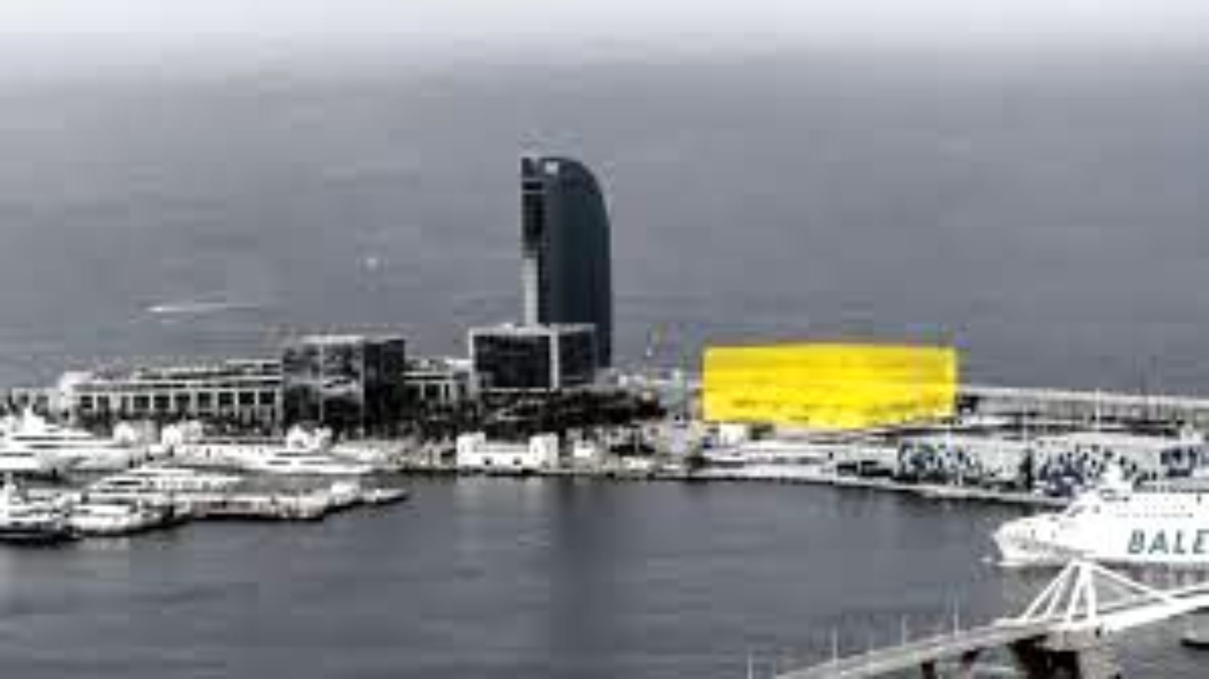 En groc, l’emplaçament demanat pel museu rus, al port vell barceloní.