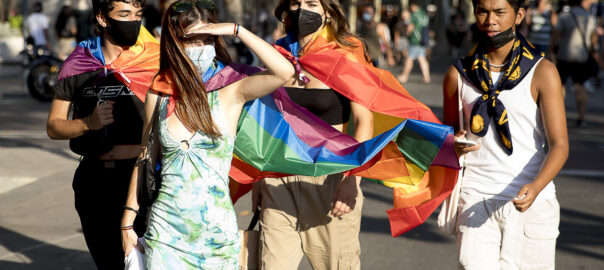 Un grup de joves durant el darrer orgull LGBT a Barcelona