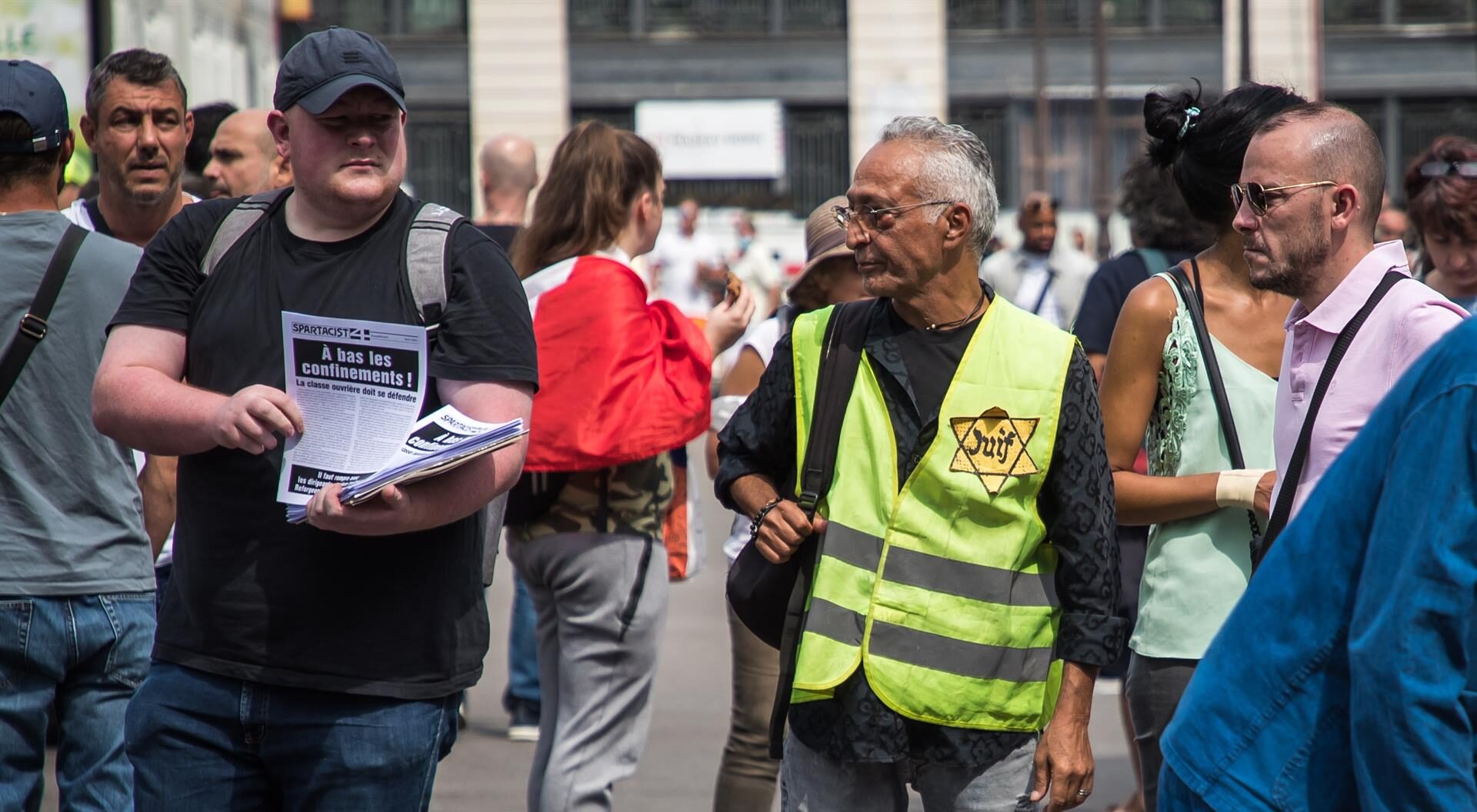 Manifestació anti-passaport sanitari covid a París. Fotografia: EFE/EPA/Christophe Petit Tesson