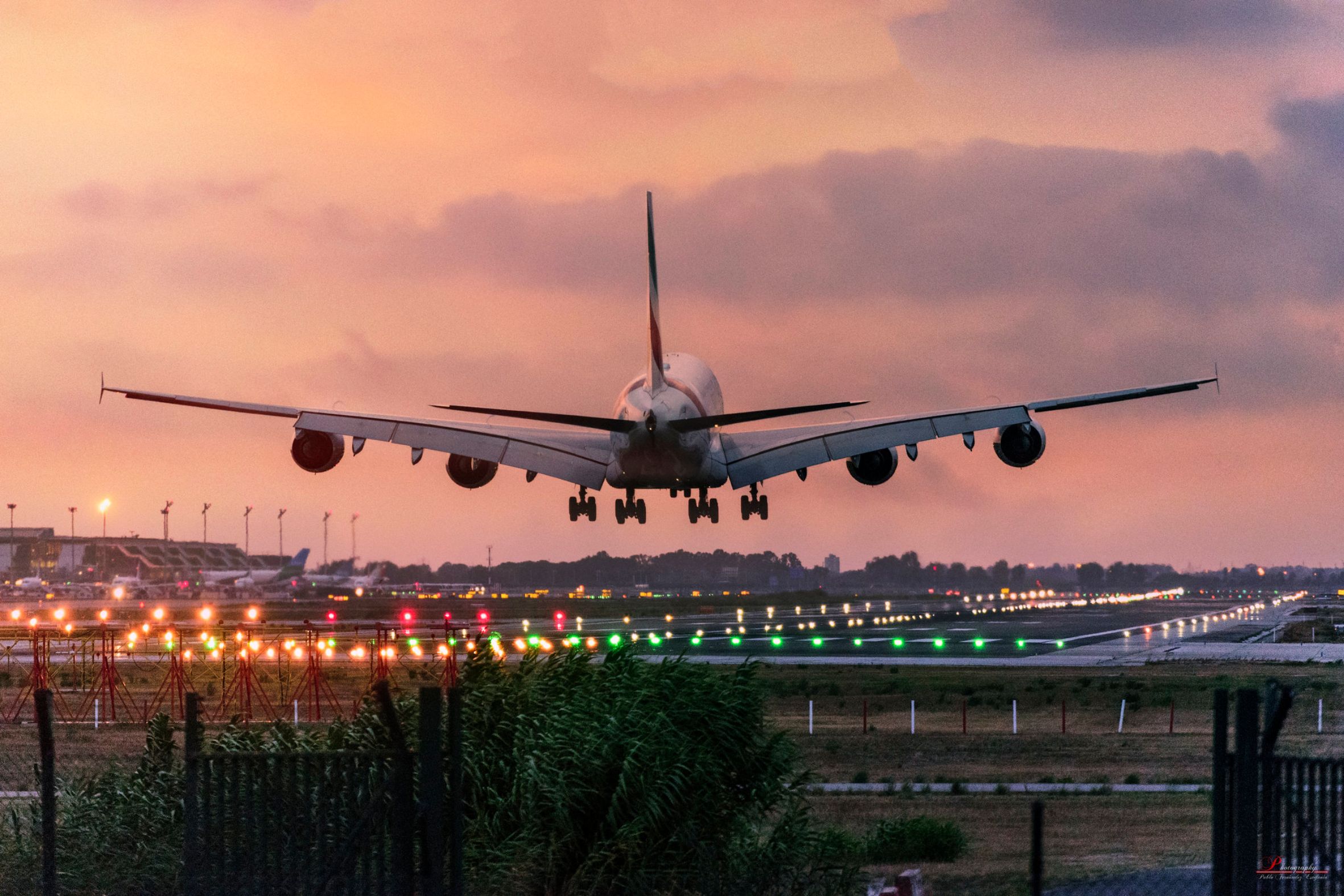 Un avió aterra a les pistes de l'aeroport de Barcelona Autor: Pablo Fernández