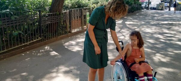 noemí font emma nena espina bifida cursa adaptada infants mobilitat reduïda