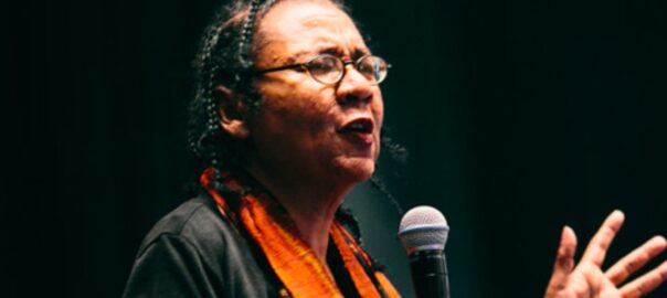 L'escriptora feminista nord-americana bell hooks.