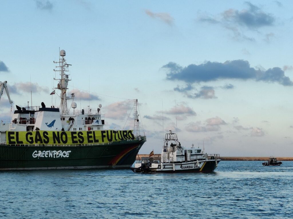 Guàrdia Civil aborda vaixell Greenpeace
