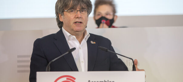 Carles Puigdemont en una Assemblea de Representants del Consell de la República (fotografia: Albert Salamé).