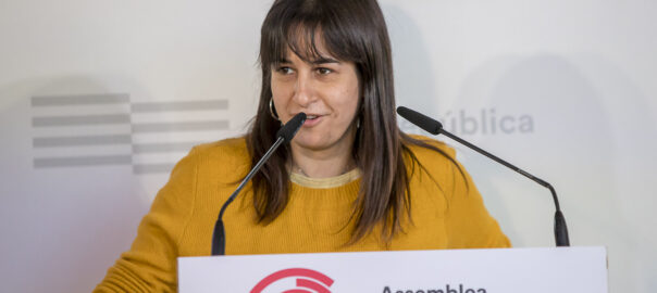 Ona Curto, durant l'Assemblea de Representants del novembre del 2021 (fotografia: Albert Salamé).