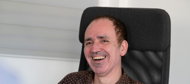 Francesc Canosa , dins les oficines de la Mira, revista que dirigeix (fotografia: Adiva Koenigsberg).