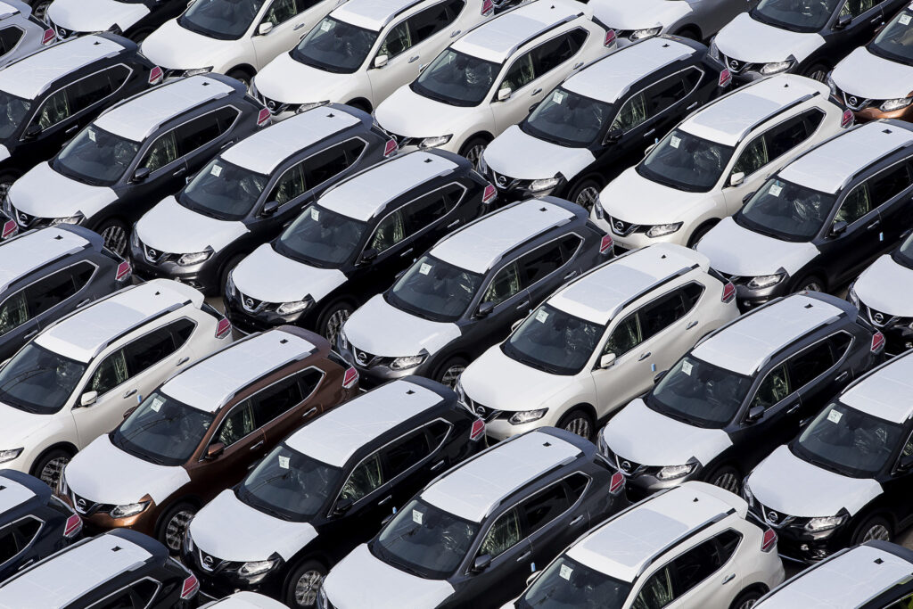 La Comissió Europea fa marxa enrere i elimina la prohibició dels cotxes de combustió prevista pel 2035