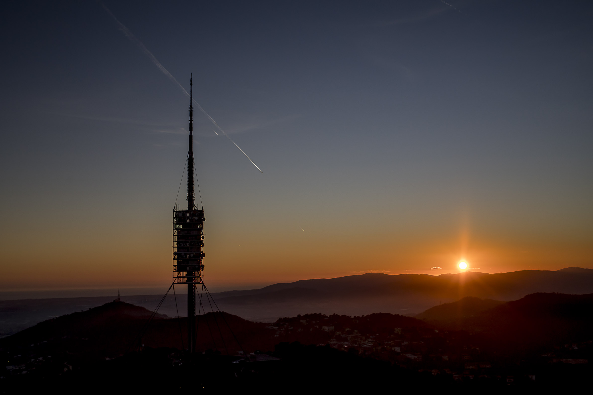 Imatge d'arxiu de la posta de sol des de Collserola (fotografia: Albert Salamé).