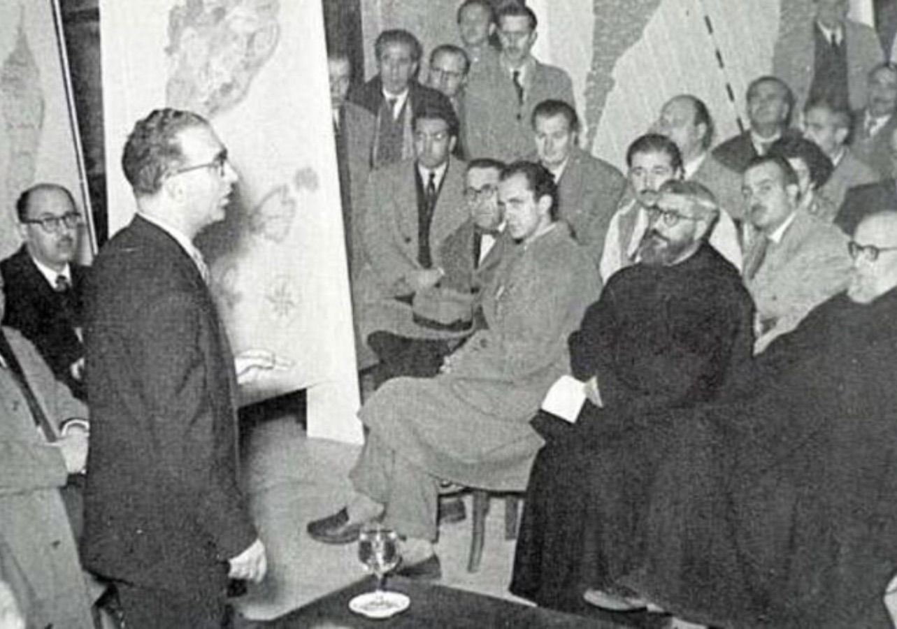 Manuel Sanchis Guarner l'any 1951 durant l'exposició del diccionari Català-Valencià-Balear a l'ajuntament de València
