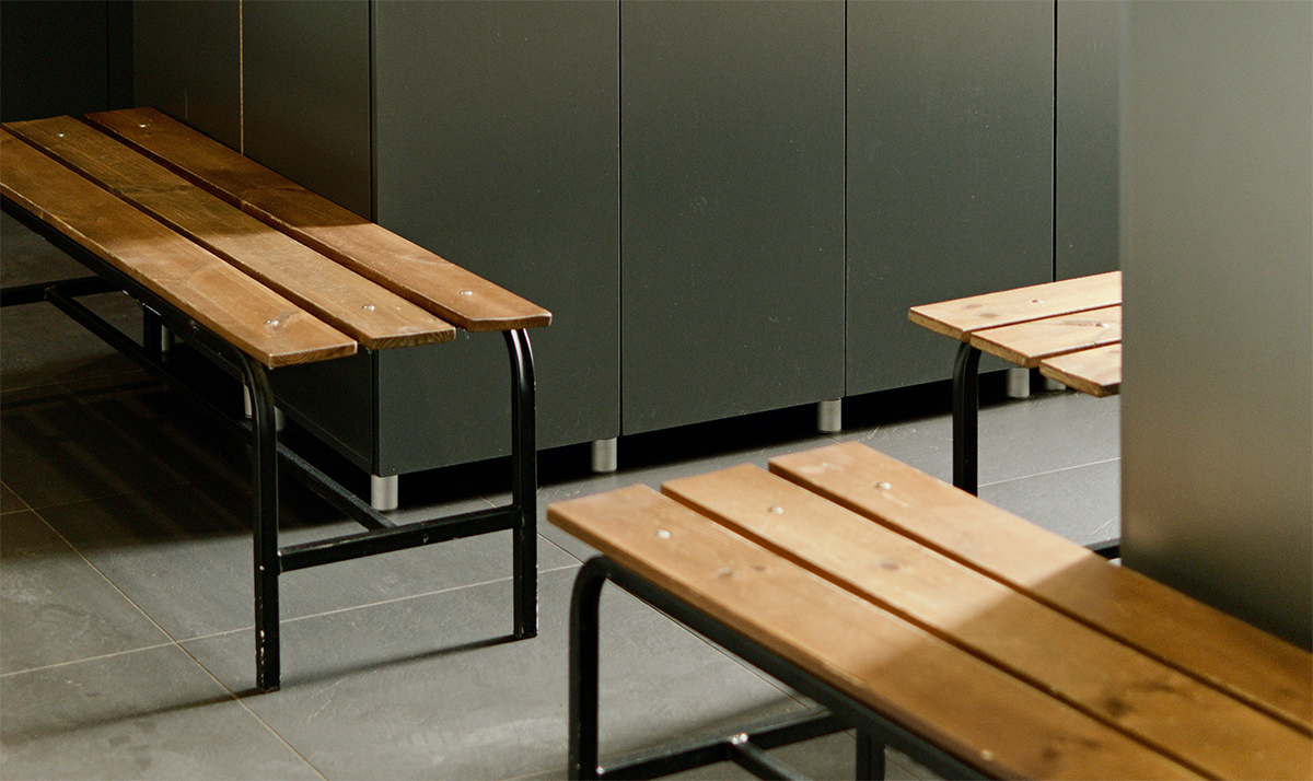 Interior d'uns vestidors escolars (fotografia: Ivan Samkov / Pexels).